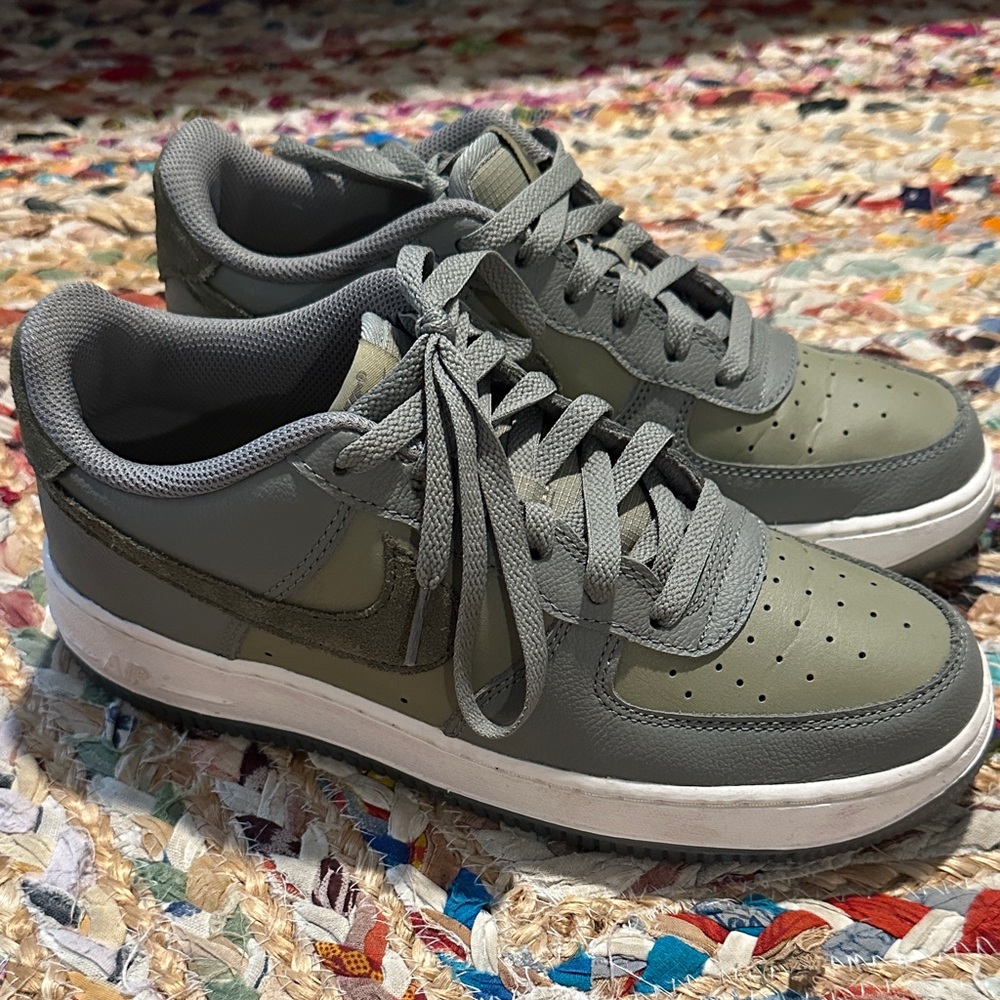 Nike Air Force 1. Size 7Y. Perfect condition.